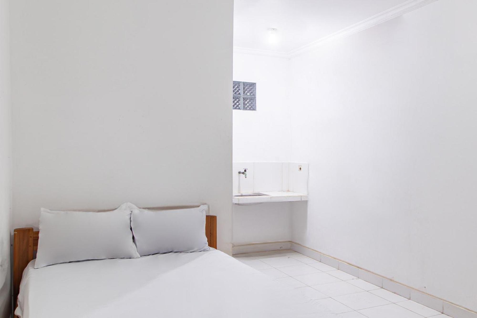 ホテル Oyo Life 93504 Kost Krisna Temukus エクステリア 写真