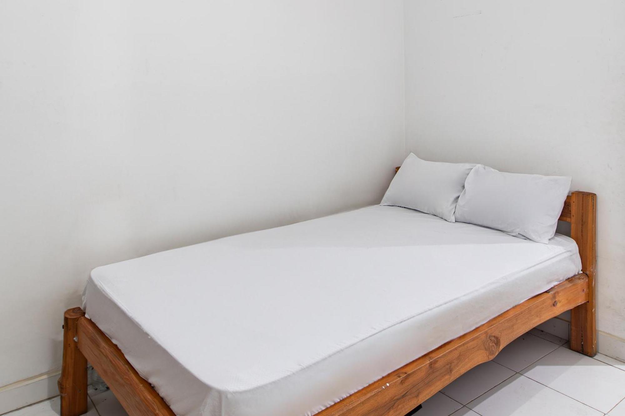 ホテル Oyo Life 93504 Kost Krisna Temukus エクステリア 写真