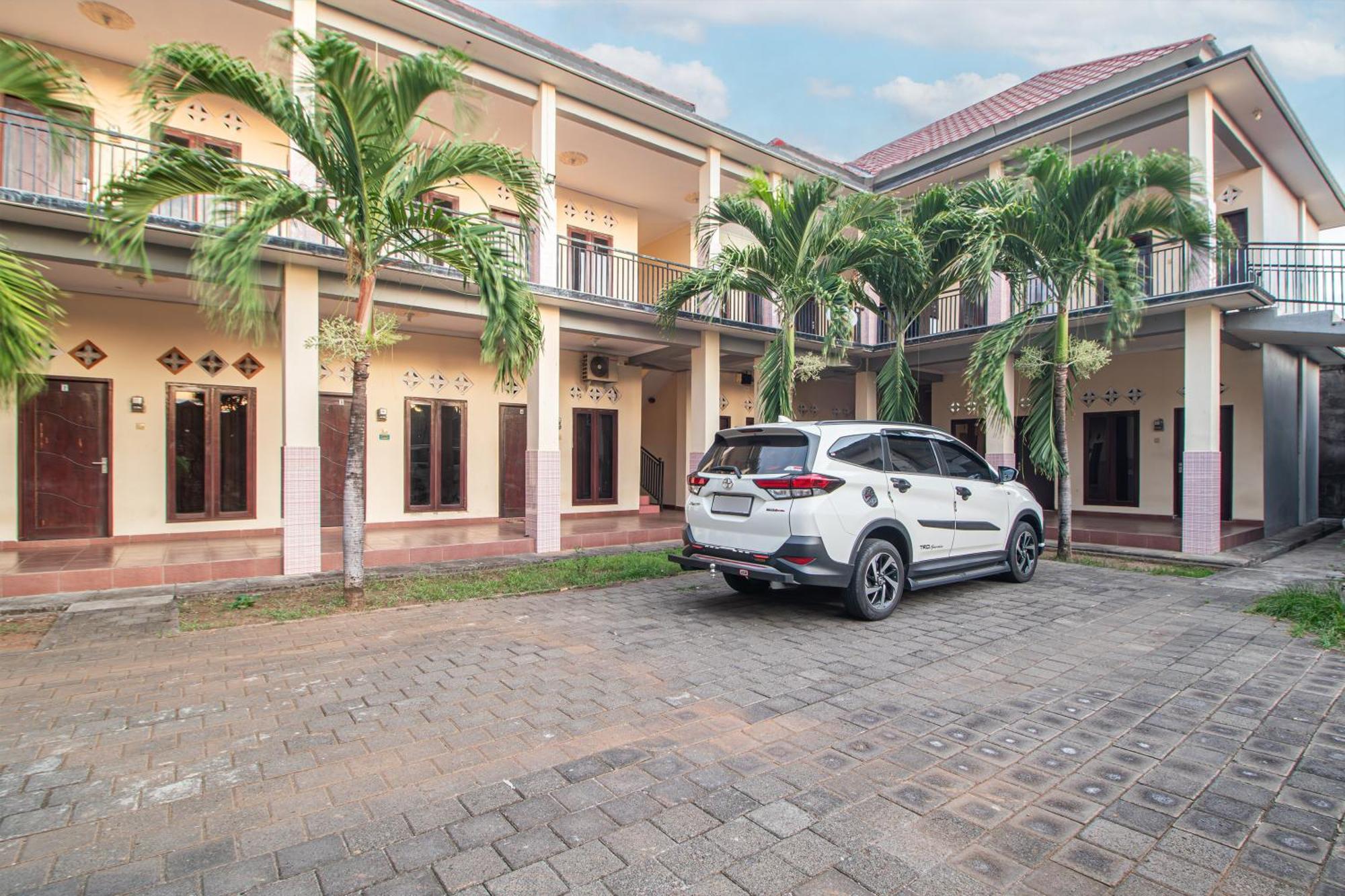 ホテル Oyo Life 93504 Kost Krisna Temukus エクステリア 写真