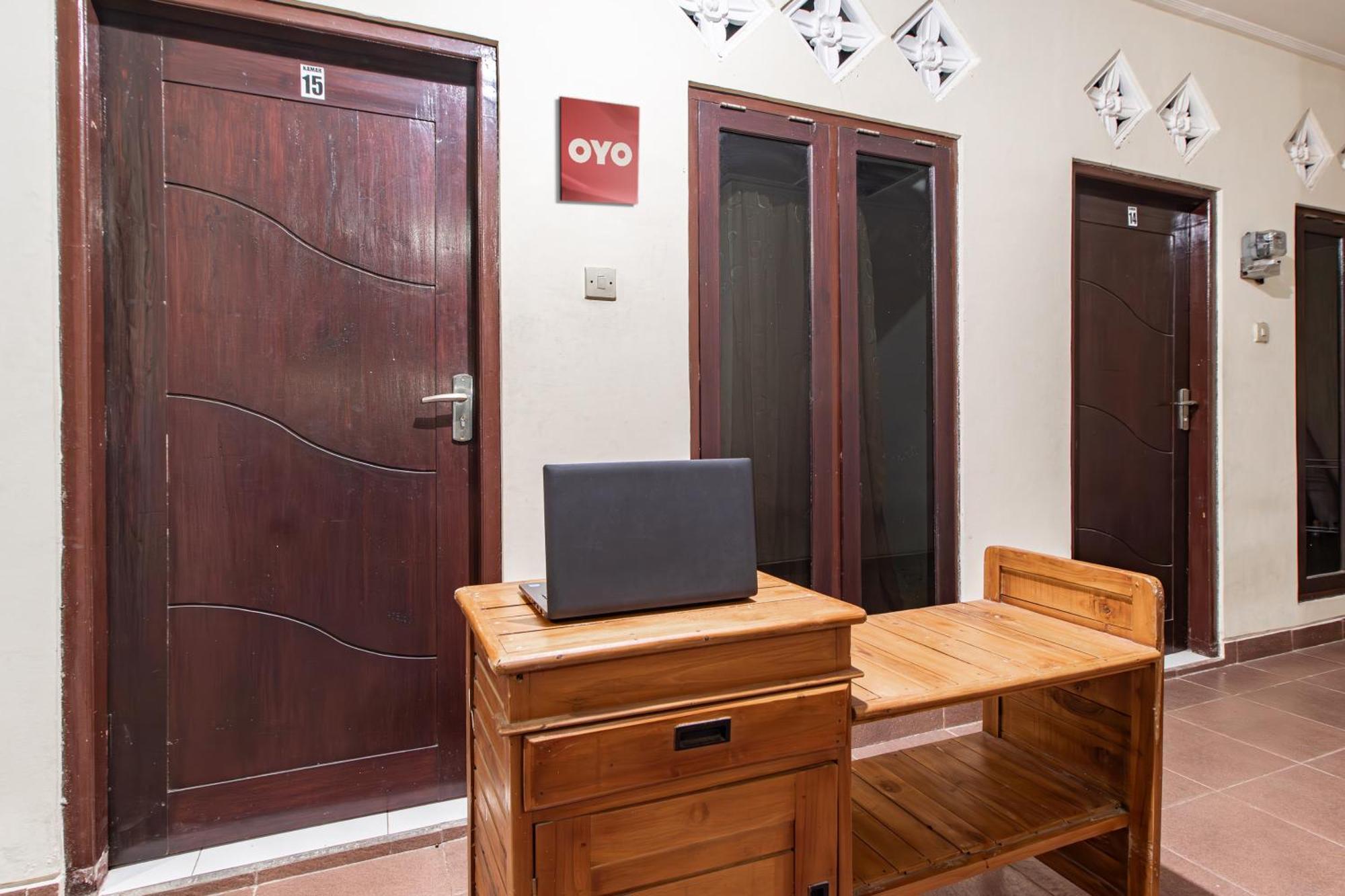 ホテル Oyo Life 93504 Kost Krisna Temukus エクステリア 写真